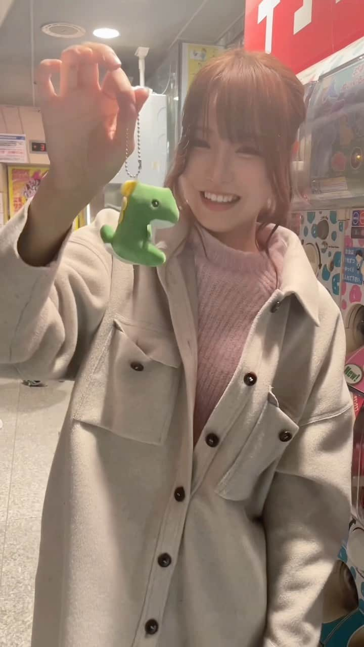 遊馬りえのインスタグラム：「1番欲しかったの引き当てれた🦖🎯  #gachapon #日常 #vlog」