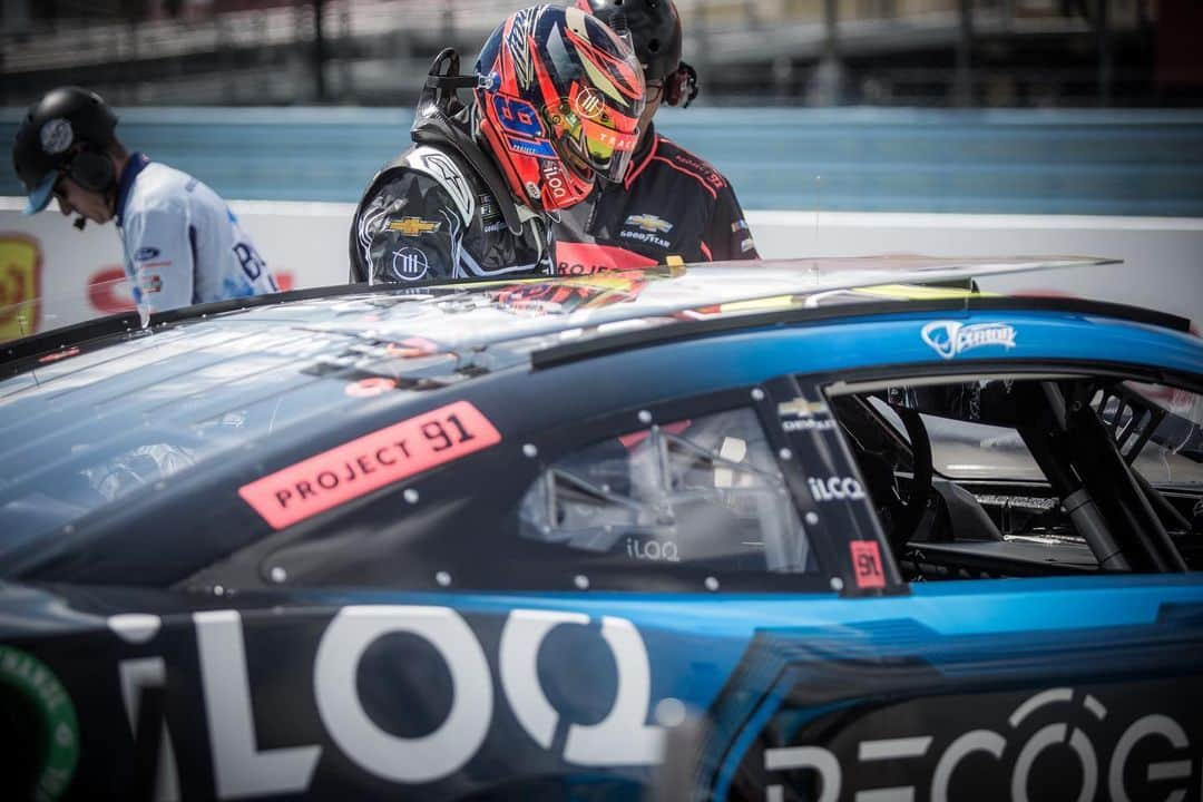 キミ・ライコネンさんのインスタグラム写真 - (キミ・ライコネンInstagram)「Nascar is nice. I’m back with @teamtrackhouse and @iloq_official at COTA in Austin.」3月9日 2時01分 - kimimatiasraikkonen