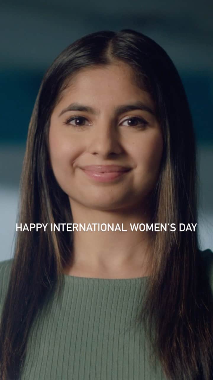 インテルのインスタグラム：「Happy #IWD2023! Today we celebrate Krisha Waghela, the first woman graduate of our AI for Workforce program—and women in technology everywhere!」