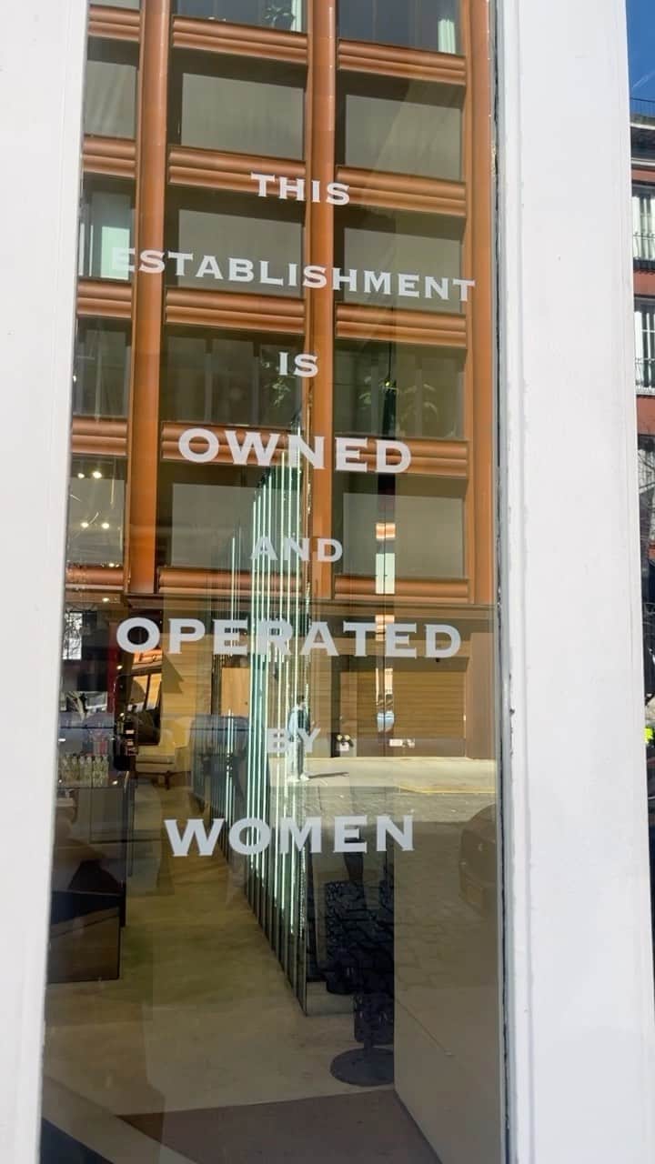 ボンド・ナンバーナインのインスタグラム：「Happy International Women’s Day! This establishment is owned and operated by women 💋 #bondno9 #internationalwomensday #signaturescent #bondno9ny #bondno9signaturescent」