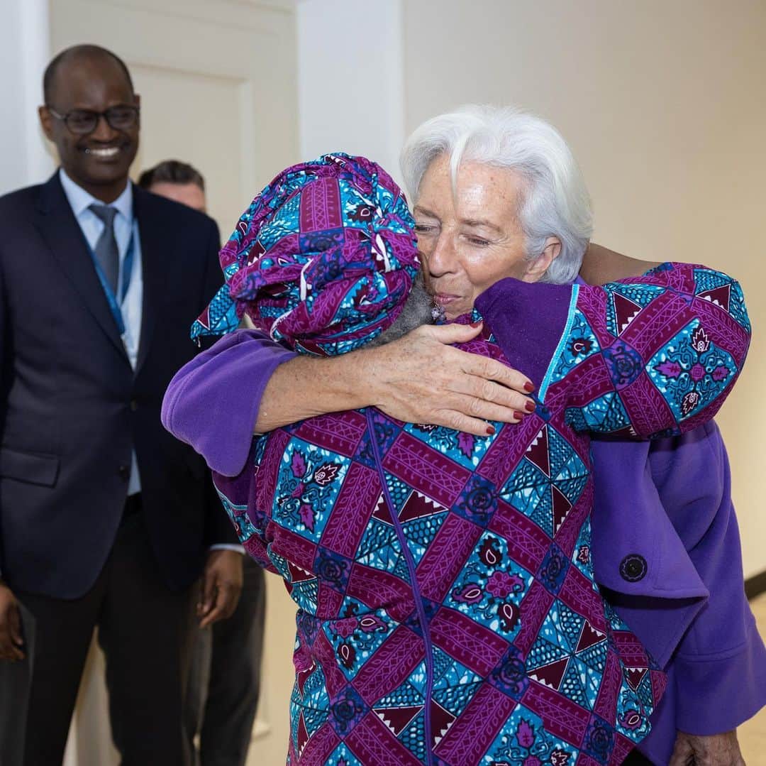 のインスタグラム：「While we’ve come a long way on gender equality, there is still much work to be done.  Grateful to my dear friend @worldtradeorganization Director-General Dr Ngozi Okonjo-Iweala for our wide-ranging discussion this International Women’s Day – a day of great significance for both of us.  Listen back on #TheECBPodcast via the link in my bio.   #IWD2023  Photos by WTO」