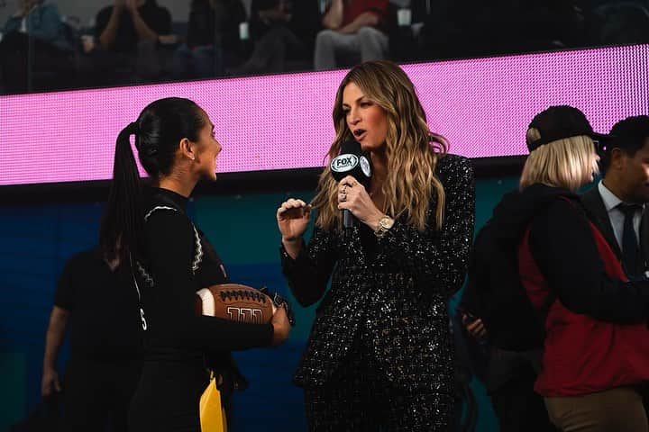 エリン・アンドリューズのインスタグラム：「The PERFECT campaign to look back at on #internationalwomensday RUN WITH IT! @nfl @dianaflres33 @bobridges @tracyperlman @smacentertainment @jilliangregory @kyleeheathhair @alyssafgreene」