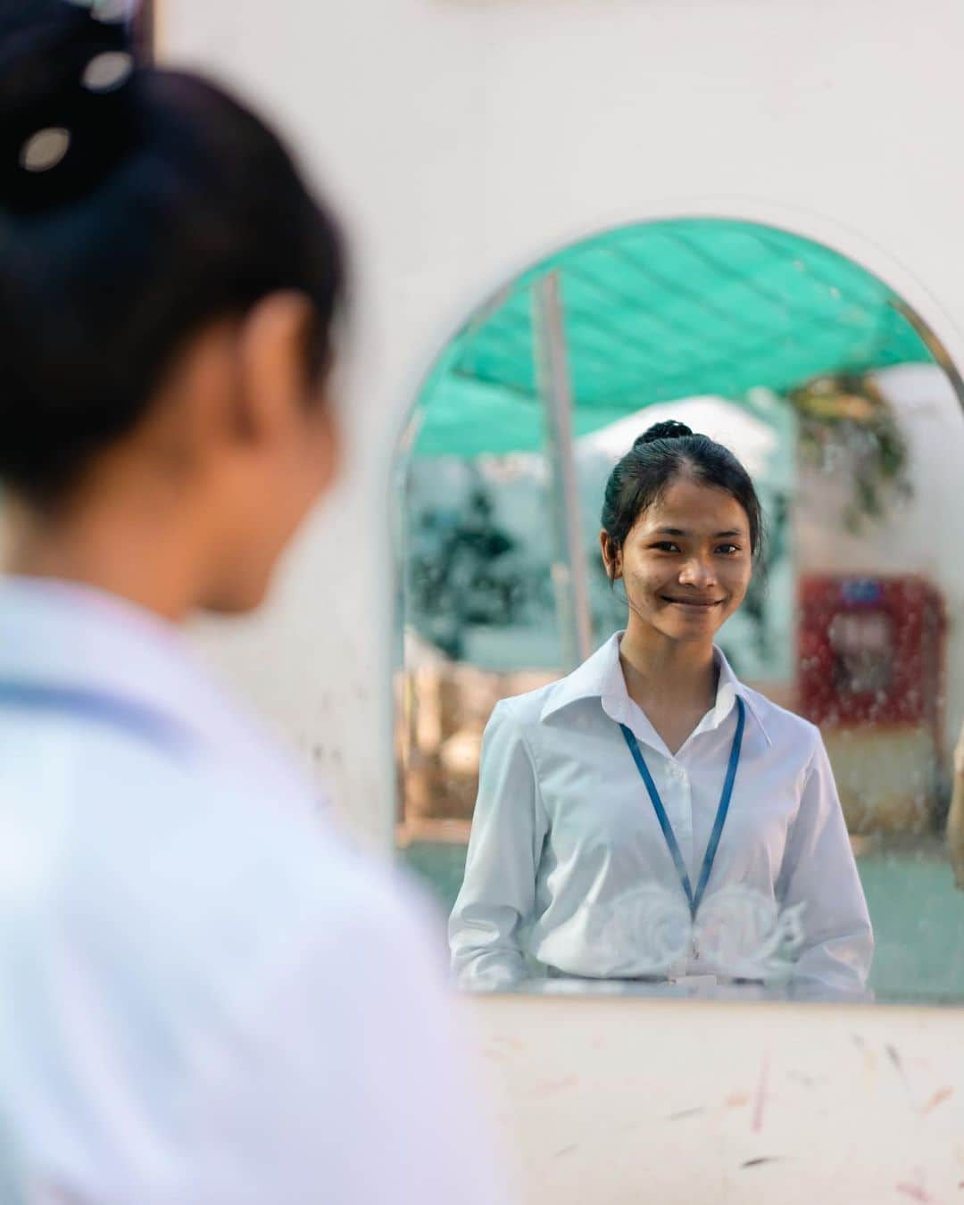 VuTheara Khamさんのインスタグラム写真 - (VuTheara KhamInstagram)「For a Child’s Smile / Pour Un Sourire d’Enfant, Phnom Penh, Cambodia, 2023 🚸🇰🇭 . I discovered this NGO more than 20 years ago in Normandy when I was in high school at the boarding school. I met the founders, Christian and Marie-France des Pallieres, in Granville during a screening of their tour of France in a van in 2001, and I remember this documentary which made me very aware of how lucky I was to be in France, and having exchanged with Christian about my parents who settled in Cherbourg when they arrived in France. Unfortunately Christian passed away in 2016 in Phnom Penh, and I have also been a donor since 2011. When PSE asked me at the end of 2022 if I would be interested in doing a photo documentary as part of an exhibition, immediately agreed. I dedicate this series to Christian, to the women and children of the world. . @pse_france @pse_cambodia #christiandespallieres #ngo #internationalwomensday #children #woman #cambodia #phnompenh」3月9日 3時22分 - vutheara