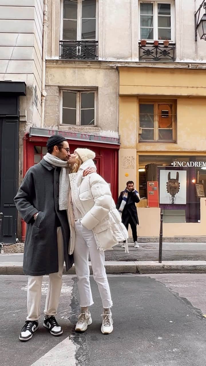 NICOLAS SIMOESのインスタグラム：「Random kissers 🫶🏻 @colinealg」