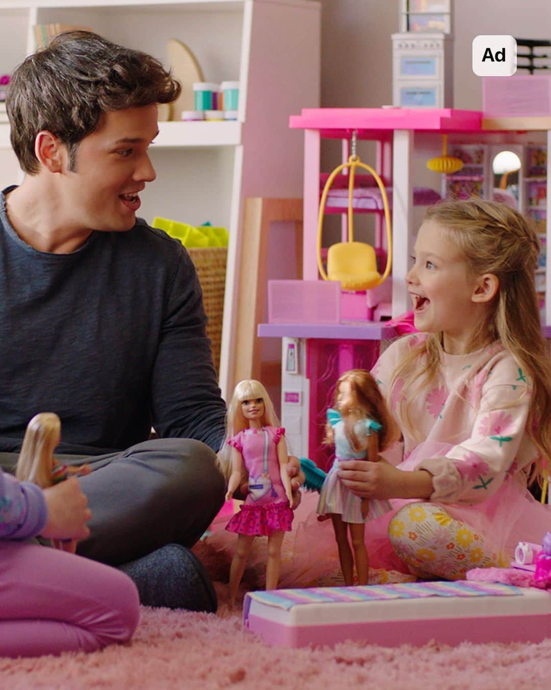 ネイサン・クレスのインスタグラム：「#AD It's all Barbie, all the time at the Kress house! Parents, @barbie released My First Barbie just for your preschooler, and, let me tell you, Rosie has been OBSESSED. And I can't lie, I myself am a huge fan of the new bendy fingers, which are... shockingly satisfying to play with? Make sure to grab one for your kids (and maybe yourself) now in the preschool aisle!」