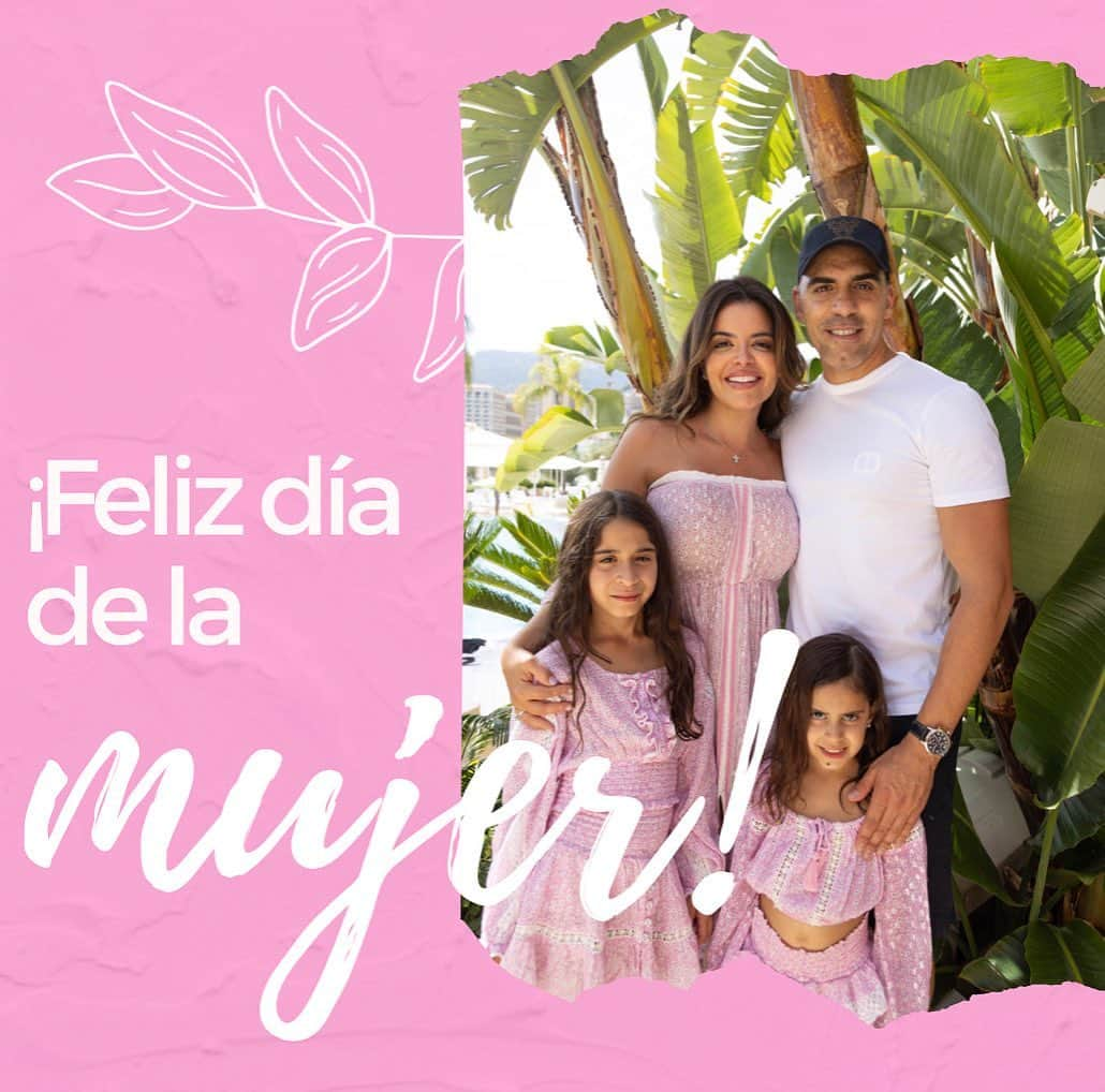 パストール・マルドナドのインスタグラム：「Feliz día de la mujer! Especialmente a las de mi bella familia, amigas y seguidoras. 🌹  Happy women’s day! Specially to my lovely family, friends and followers.   #women #internationalwomensday #happy #girls #power #feminist #feliz #dia #mujer #donna #diainternacionaldelamujer」