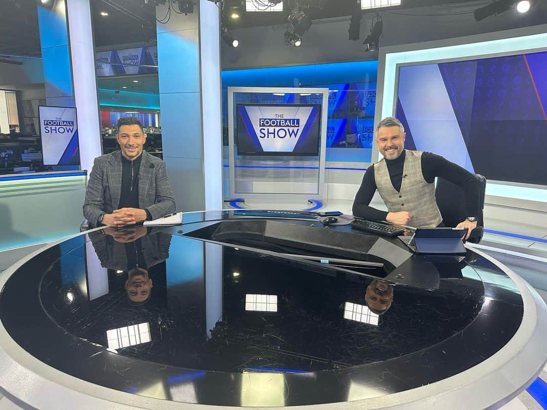 ジェイ・ボスロイドさんのインスタグラム写真 - (ジェイ・ボスロイドInstagram)「I really enjoyed the show today with @petegravestv at @sky_sports__news , there was lots of talking points we had to cover, I hope you enjoyed it 👍🏽 #football#championsleague#skysports#haaland#kane」3月9日 5時49分 - jaybothroyd