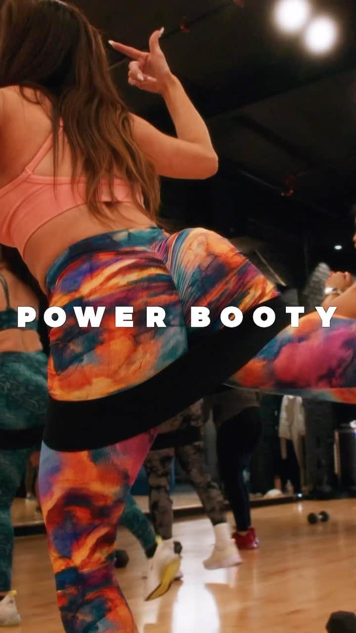 メリッサ・モリナロのインスタグラム：「Happy International WOMENS DAY! We are empowering and inspiring females everyday to MAKE MOVES and become the best version of themselves! Next POWER BOOTY CLASS March 25th 11AM reserve your spot now! Make the commitment and show up for yourself! I promise you will love it! MOVEBYMELISSA.COM」