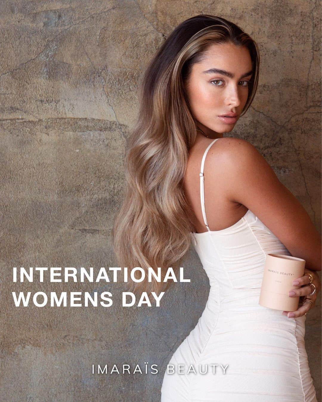 Sommer Rayさんのインスタグラム写真 - (Sommer RayInstagram)「HAPPY INTERNATIONAL WOMEN’S DAY 🤍  To all the amazing women we’ve had the honor of collaborating, creating, and working with. We thank you for everything you do. 🫶」3月9日 6時49分 - sommerray