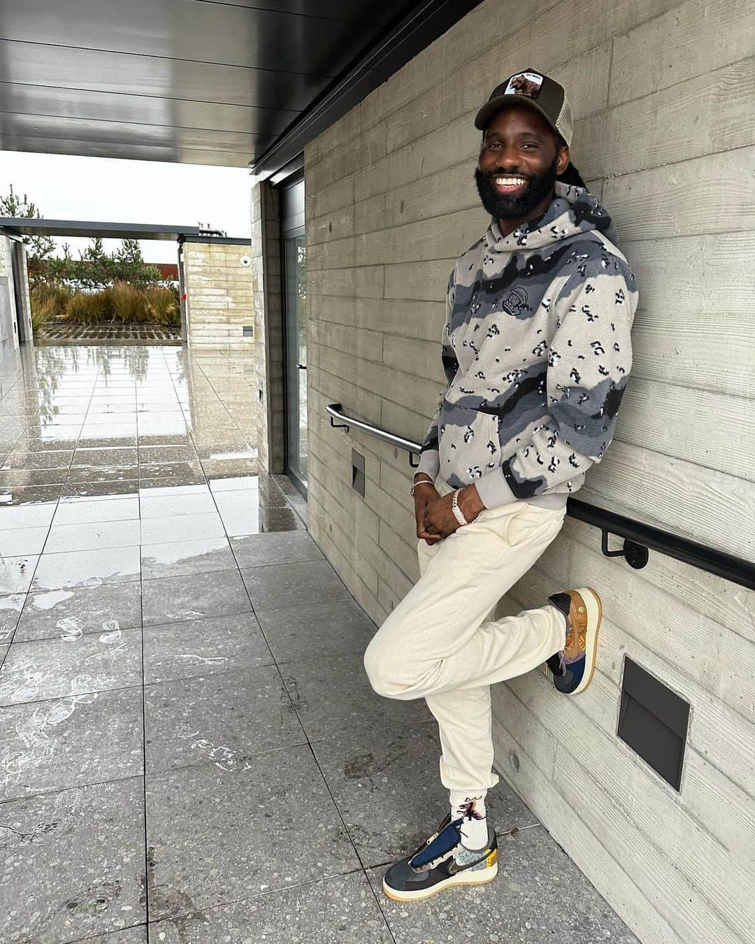 WRETCH 32のインスタグラム：「38 special 🎂I’ve found a life hack, as only the end is promised treat everyday like your birthday as the real gift is waking up 🫶🏾 so happy bday 2 u all aswell ❤️」