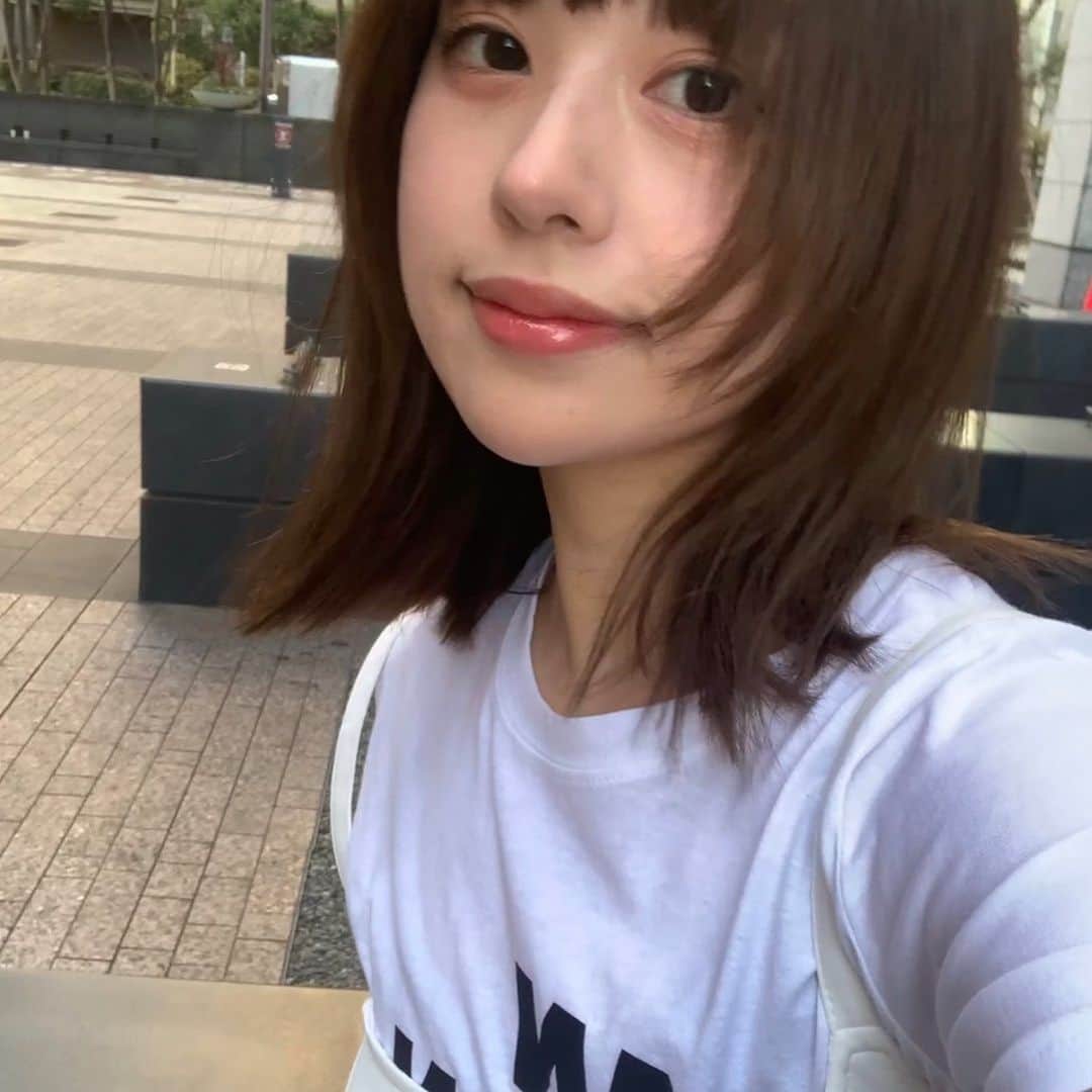 のインスタグラム：「. そーいえば髪の毛切ってん🧑🏻‍🦲✂︎♡」