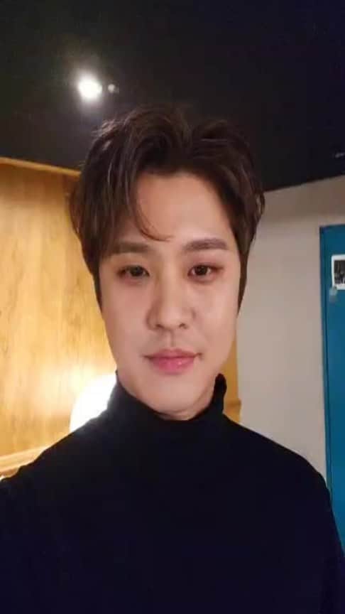 スンホ のインスタグラム：「라이브방송」