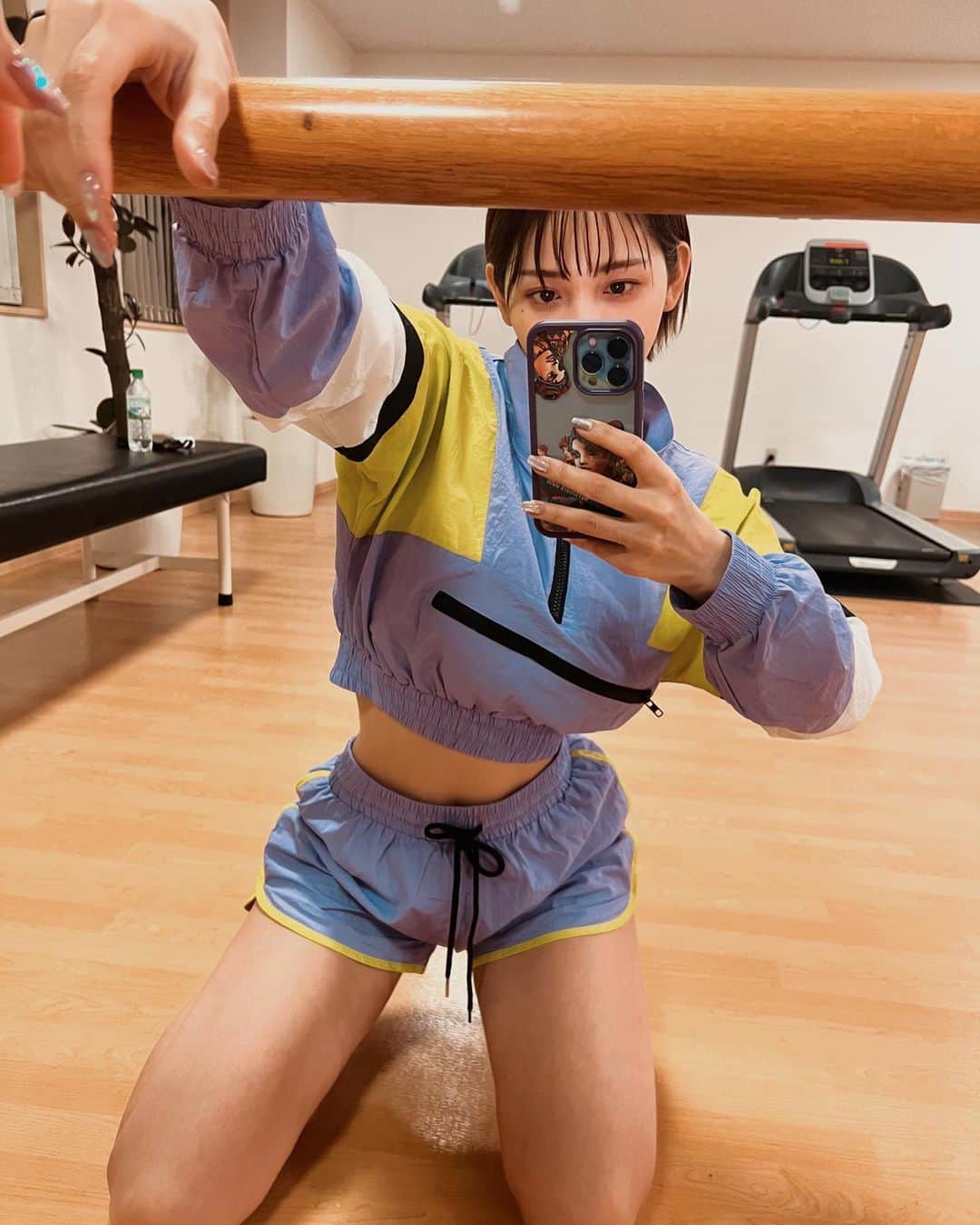 小島みゆのインスタグラム：「ランニング用に買ったウェア🧡 . . . 全然走らない。笑」