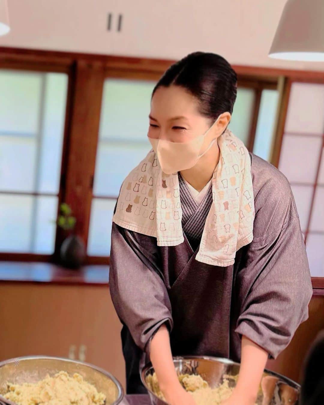 川原亜矢子さんのインスタグラム写真 - (川原亜矢子Instagram)「手作り味噌の会 #kamakura #miso #homemademiso #kimono #味噌作り #ありがとう #着物 #日常着物」3月9日 17時02分 - ayakokawahara