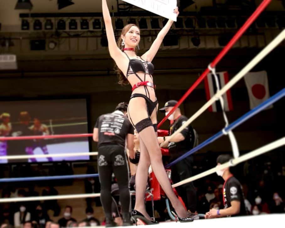 のインスタグラム：「次回のSHOOT BOXING 後楽園ホール大会は4/30(日)です🥊✨ ・ 配信で見る格闘技も十分おもしろいけど 会場に来て見るのは桁違いに楽しいし テンションも上がるから、 ご都合の合う方はぜひ後楽園ホールに 生観戦しに来てください❤️‍🔥❤️‍🔥 ・ #SHOOTBOXING #シュートボクシング #格闘技 #キックボクシング #ラウンドガール #シュートガールズ #レースクイーン #モデル #ダイエット #トレーニング #筋トレ #ファスティング #ポニーテール #ヘアアレンジ」