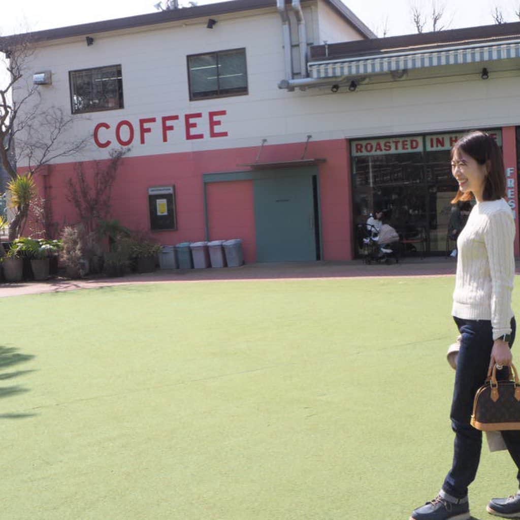 川端里奈さんのインスタグラム写真 - (川端里奈Instagram)「☕️🍃💓💓💓 芝生でまったりできるし ベビさんたちも遊ばせれるし ヨガもできちゃいそう😍 また絶対いく🫶  #☕️#コーヒー#カフェ巡り#南青山カフェ#littledarlingcoffeeroasters #🧘‍♀️」3月9日 17時16分 - rinaastagram723