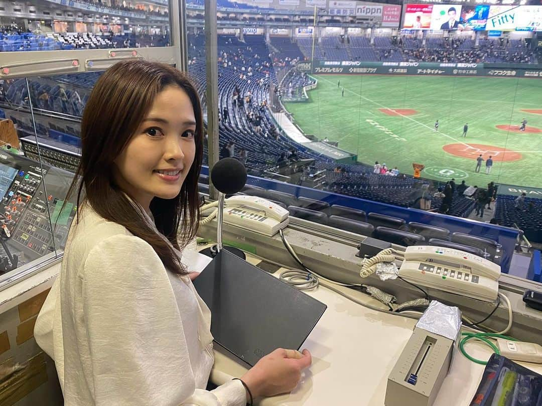 水嶋菜月のインスタグラム：「WBC開幕⚾️🎉  はじまりましたね😆✨ 王座奪還を期待し、侍ジャパンの皆さんに熱いエールを送ります📣  そしてわたしも開催期間のうち数試合、場内アナウンスを担当させて頂きます🎤緊張もありますが楽しんで臨みたいと思います⚾︎  今日はもうTV前でスタンバイ中です🧎‍♀️⚾️ 楽しみましょう〜！  #worldbaseballclassic #wbc #wbc2023 #侍ジャパン #東京ドーム #tokyodome #🇯🇵 #🇰🇷 #🇦🇺 #🇨🇿 #🇨🇳」