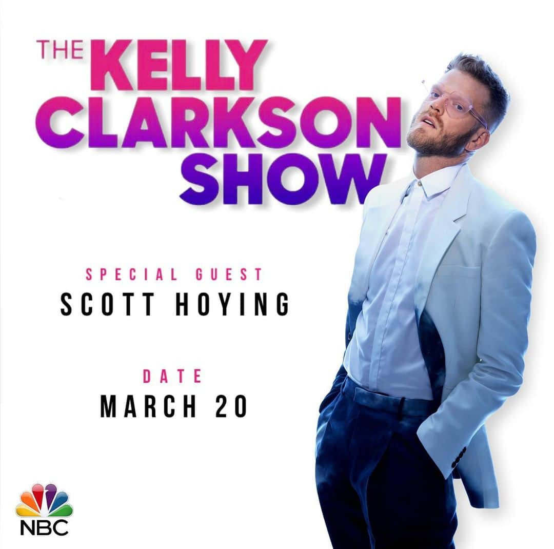 スコット・ホアイングのインスタグラム：「ahhhhhhh! im sitting down with the ceo of being talented & kind, @kellyclarkson, to talk wedding, new music, and discuss my first emmy-snubbed thespian endeavor: being an extra for 10 seconds on ✨barney & friends✨! im also performing ‘mars’ for the first time on tv! WHAT   (📸 @maxbronner  styled by: @cdicelove13  hmu: @lambpants  🕶️ from @maxbronner’s kitchen counter)」