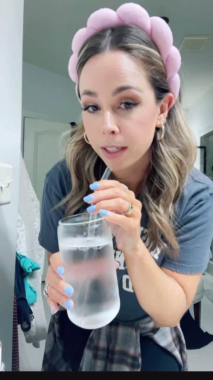 Tracy and Stefanieのインスタグラム：「Sometimes you get a little 🔒d up! 🤣」