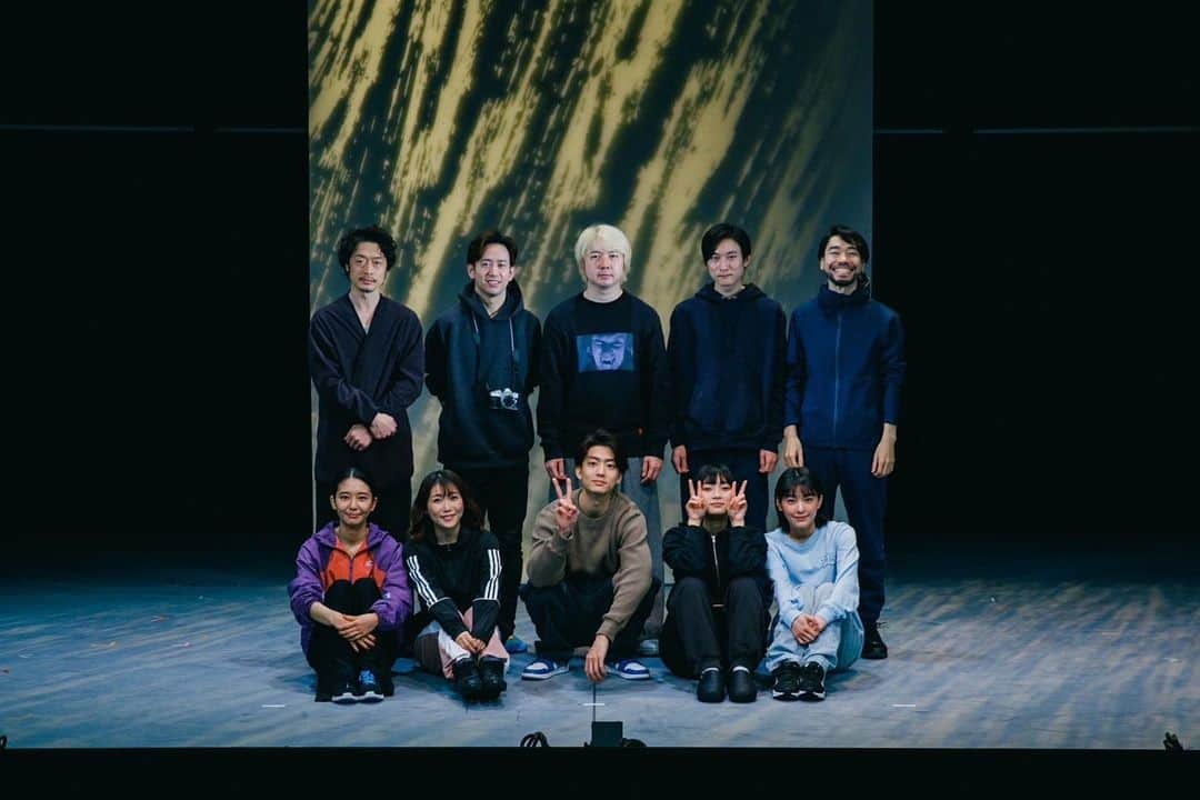 伊藤健太郎のインスタグラム：「舞台背信者完走致しました。 見てくださったお客様、裏で支えてくださったスタッフ陣、キャストの皆さん、小御門先生。ありがとうございましたぁ！  また、どこかで👊  kentaro....」