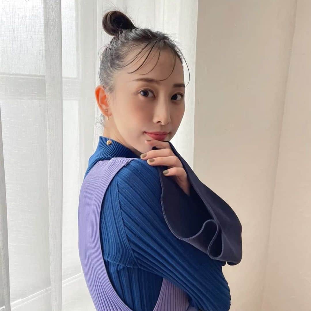 松井玲奈のインスタグラム：「明日から舞台『ミナト町純情オセロ』の本番でございます。 実は数日前から小屋入りしていて、楽屋も過ごしやすい状態に。 今日もお稽古頑張ります！」