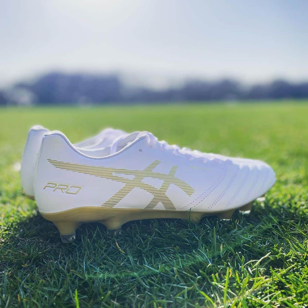 のインスタグラム：「@asics_japan  今年も共に。  #DS LIGHT X-FLY PRO #アシックス」