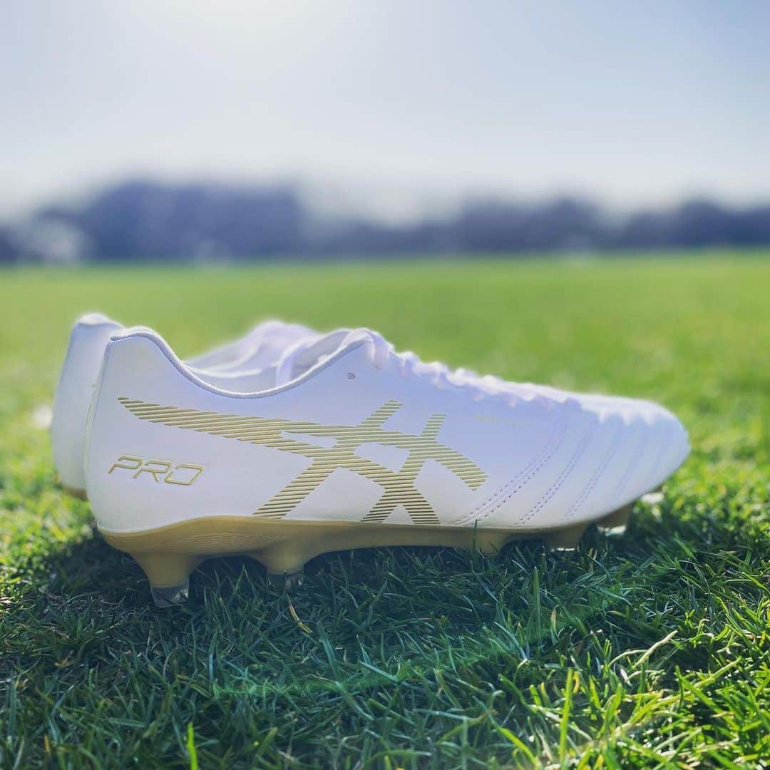 小屋松知哉のインスタグラム：「@asics_japan  今年も共に。  #DS LIGHT X-FLY PRO #アシックス」