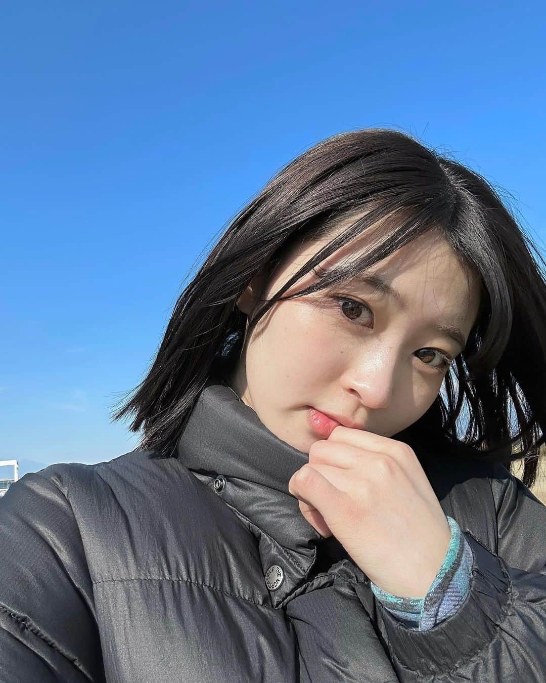 吉永アユリのインスタグラム：「マルシィさんの『大丈夫』MV に出演させて頂きました！  ありのままで大丈夫！ 背中を押してくれる曲です💪🏻 個人的に仕事前、学校前に聴いてほしいな🎧  ぜひ、チェックしてみてね✓」