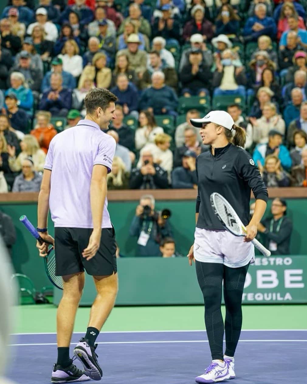 フベルト・フルカチュさんのインスタグラム写真 - (フベルト・フルカチュInstagram)「Really enjoyed sharing the court with @iga.swiatek and other players at @tiebreaktens last night 🌴🔟」3月9日 11時44分 - hubihurkacz