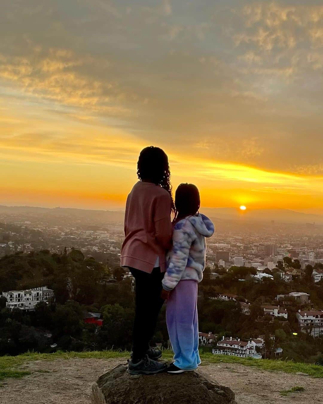 のインスタグラム：「On this #InternationalWomensDay, shout out to all the incredible female leaders and young activists we work with in Southern Africa – you all blow me away with your passion and commitment to making communities safer, especially for young women.   Back in 2020, @CTAOP and I – alongside @CAREORG and @EIFOUNDATION– gathered a group of stellar women together in a rallying cry against the global epidemic of gender-based violence - as old as humankind, getting worse in the age of COVID, and always, always, always intolerable. We raised our voices and awareness and supported some incredible community-based organizations around the world.   Globally, an estimated 736 million women – almost 1 in 3 – have experienced physical and/or sexual violence by a partner or non-partner.   While so much has changed in the past three years, too much hasn’t. Yet like the women before us, we will not lose hope.   Let’s continue to use the power of our voices. Let’s support female leaders. Let’s say enough is enough.   P.S. Take some time today to celebrate the women in your life. I know I am. Cause we all f’n deserve it」