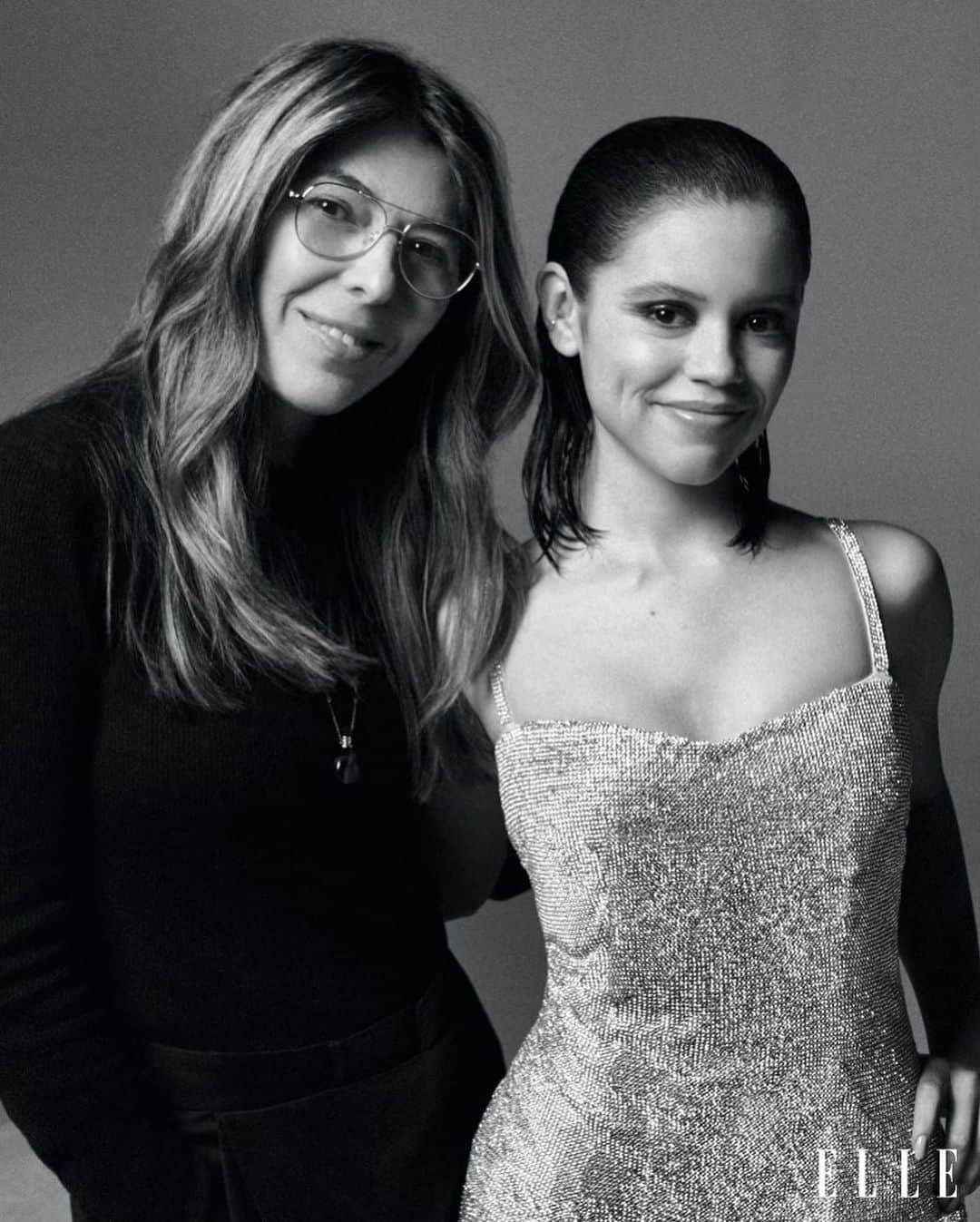 ニーナ・ガルシアのインスタグラム：「@jennaortega 🖤」