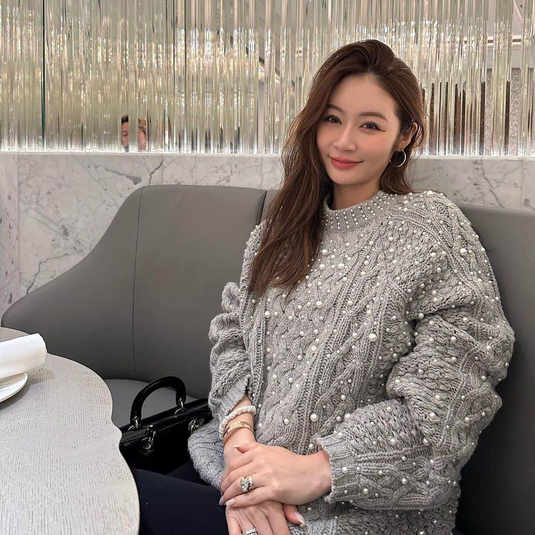 Reikaのインスタグラム：「Restaurant Kei   One of the best restaurants in the world. I knew it was going to be amazing but it surpassed my already high expectations.  I rarely post restaurants and food on my feed but I’m actually kind of a foodie 😋  超予約困難店　@restaurantkei  ケイさんありがとうございました✨🥺  とてもとても美味しかったです。そして店内もお料理も全てが美しかった💕  ここからまだパリ投稿続きます✩︎⡱リクエスト多いのでおすすめスポットやお買い物なども投稿できればと思います😊 他に何見たいか教えてください💕」
