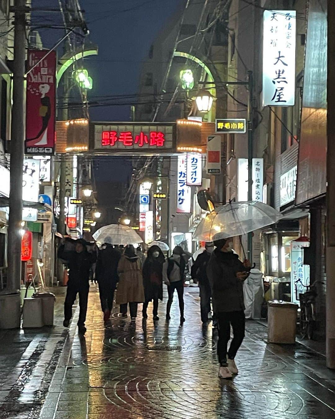 由井香織さんのインスタグラム写真 - (由井香織Instagram)「東京生活も残り少し、行きたいところに行っておきたく！ 横浜にあるカップヌードルミュージアム🍜に行ってきました🍜 創業者の歴史が面白かった。 自分で描いたのは3枚目がチキンヌードル🐥とクレヨンしんちゃん、4枚目がルフィです✏️ 絵心は幾つになっても変わらず…🖼 行ってみたかった野毛にも行ってきたよ🍻  #横浜#カップヌードル#野毛#カップヌードルミュージアム#cupnoodles #yokohama」3月9日 17時56分 - yuikaori_y