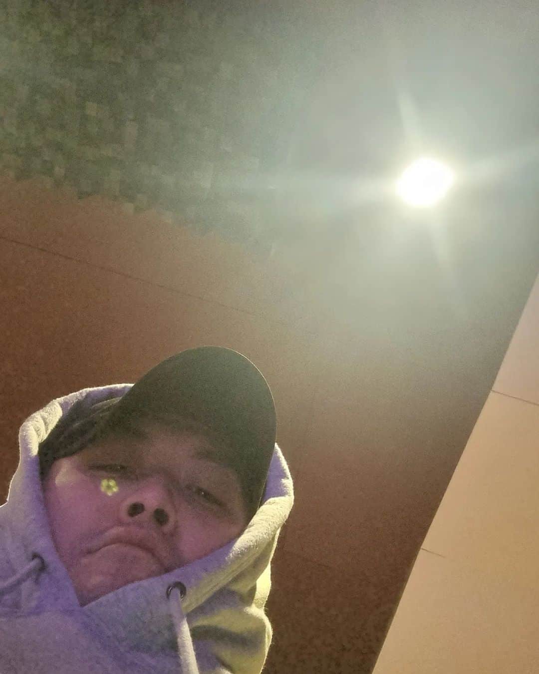 シムス のインスタグラム：「하늘 아래 두 개의 태양은 존재할 수 없다 존재하는 건 내 두개골💀」