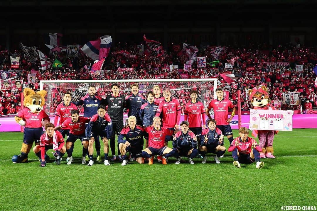 松田陸のインスタグラム：「応援ありがとうございました‼︎ 勝利はいいね👍  #cerezo #osaka #松田陸」