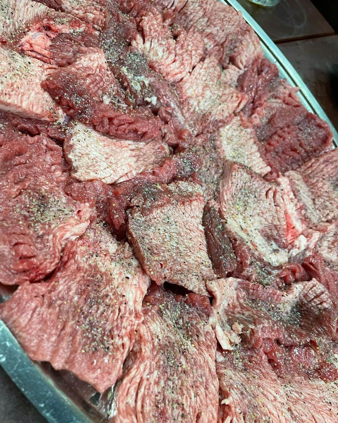 加織さんのインスタグラム写真 - (加織Instagram)「1日1組限定焼肉屋さん😋 半年前に予約して行ってきた‼︎ とにかく最初のハラミに衝撃をうけます‼︎柔らかすぎ〜 息子氏、史上最強に食べました💯 1年先まで全国から予約がある為、店の名前と電話番号は載せないでとの事でした、すごーーい‼︎ 美味しゅうございました😋😋」3月9日 14時52分 - kaori_0723