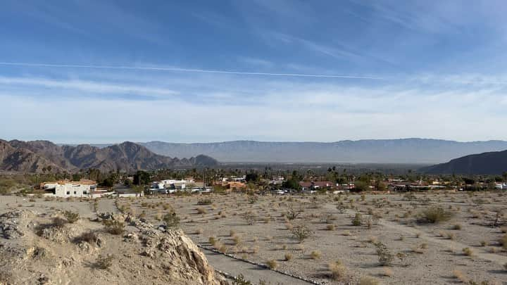 西岡良仁のインスタグラム：「Hiking day  #hiking #dayoff #desert #ca #indianwells #beautiful #ハイキング　#砂漠地帯　#カリフォルニア　#インディアンウェルズ　#デイオフ　#朝活　#綺麗だった」