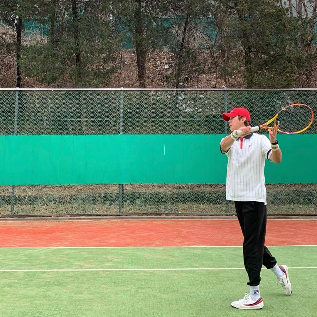 シン・ジフンさんのインスタグラム写真 - (シン・ジフンInstagram)「테니스 🎾  #휠라 #fila #23ss #테니스 #tennis」3月9日 15時37分 - sj_hooon