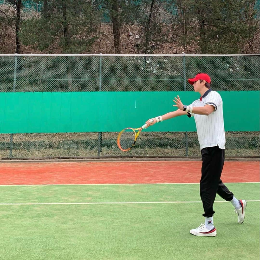 シン・ジフンさんのインスタグラム写真 - (シン・ジフンInstagram)「테니스 🎾  #휠라 #fila #23ss #테니스 #tennis」3月9日 15時37分 - sj_hooon