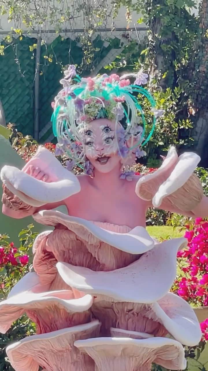 メラニー・マルティネスのインスタグラム：「𓋼𓆸⟡」
