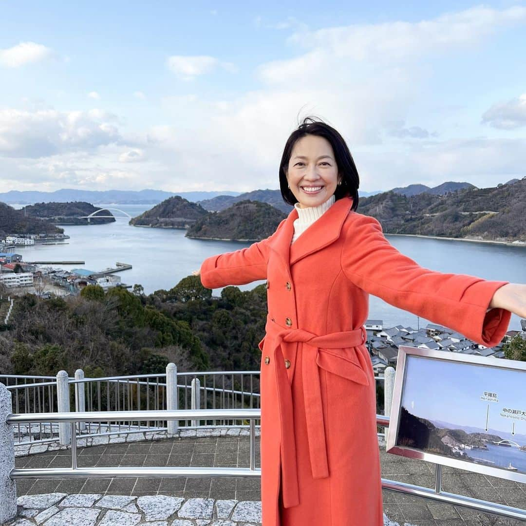 フジテレビ「空旅をあなたへ」さんのインスタグラム写真 - (フジテレビ「空旅をあなたへ」Instagram)「今週木曜日22:54〜　の「空旅をあなたへ」は、 俳優 羽田美智子が巡る広島・呉の旅✈️  穏やかな瀬戸内海に抱かれる、 広島県呉市🚢  自然豊かな美食の町で、 今回は、 明治時代から続く料亭「五月荘」へ🚶  瀬戸内の味覚をちりばめた、 会席料理をいただきます🥹✨  とれたての牡蠣のエキスが染渡るお椀は 身がパンパンで絶品！🦪✨  シメには、新鮮穴子の握り寿司🍣😆  あまりの美味しさに羽田さんも酔いしれていらっしゃいました😄🍴  瀬戸内の恵みを堪能する 広島・呉の空旅です〜🤩  是非ご覧下さい！（関東ローカル）  #羽田美智子 さん #広島県 #呉市 #五月荘  #広島牡蠣  #大和波止場  #空旅をあなたへ #soratabi #撮影 #撮影オフショット」3月9日 15時58分 - soratabi_fuji