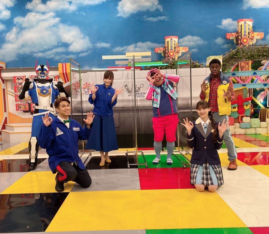榎本麗美のインスタグラム：「. 昨日、3/7(火)朝7:05〜 『 #おはスタ 』に出演させて頂きました🚀  みて下さった皆様、ありがとうございました✨  #宇宙のおねえさん として登場させて頂き、スバにぃに、“レミねぇ”って名付けてもらい嬉しすぎでした🥹  子ども達の宇宙を知る時のキラキラした姿が大好きです✨ おはトモのみんなに宇宙を伝えられて、 みんなで宇宙を楽しめて感無量です！ 最高の時間でした🌟  これからも宇宙教育に力をいれて、 宇宙のおねえさん : レミねぇとして、子ども達の宇宙への夢を応援していきます📣  TVerで配信中です。 ぜひご覧ください👩‍🚀 ↓ https://tver.jp/episodes/epnzr0qqyp  #宇宙ズデイ」