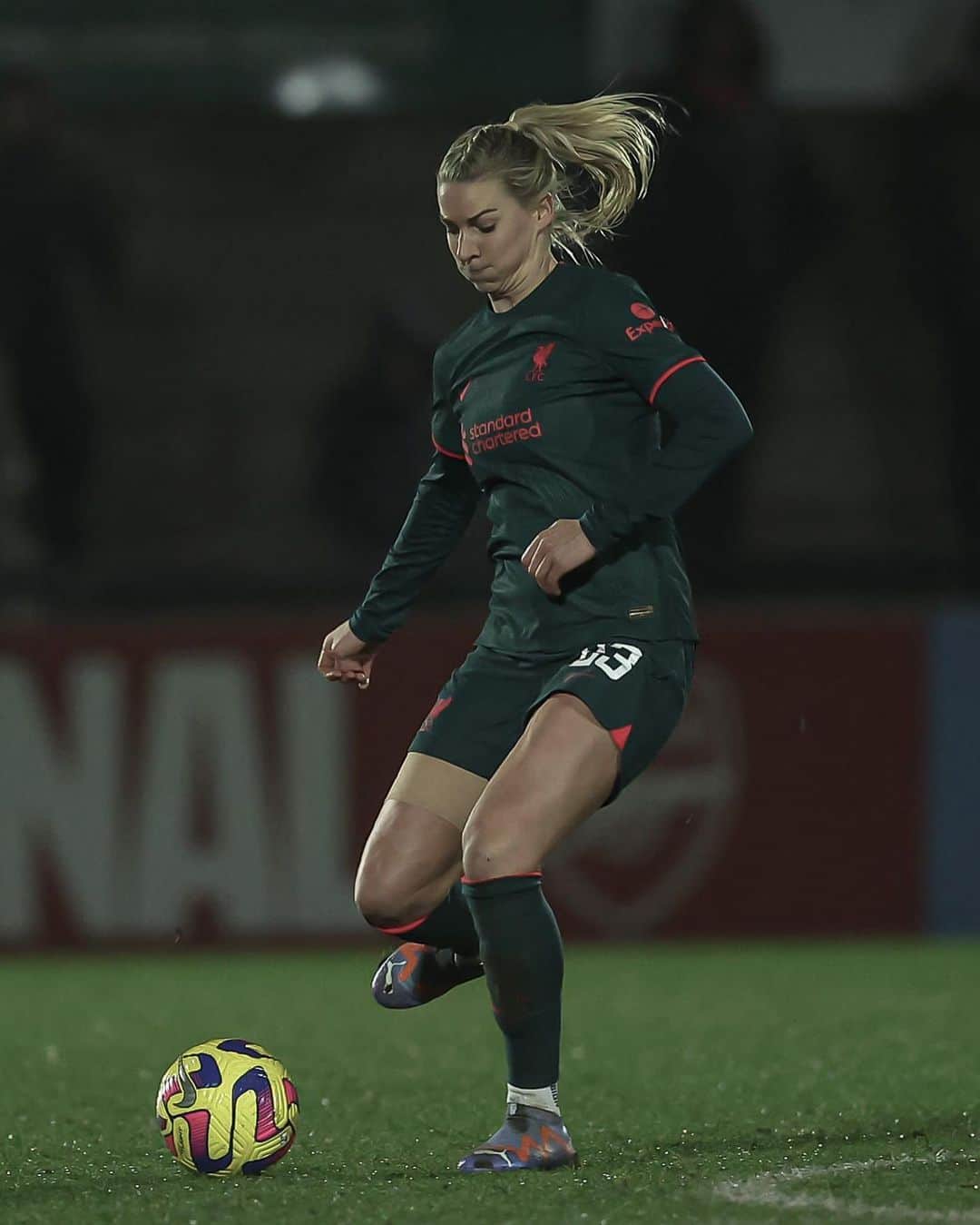 ジェンマ・ボナーのインスタグラム：「We keep learning + growing together! Travelling support was amazing as always, especially such baltic conditions 🥶 … we appreciate you so much @lfcwsc ❤️🙏」