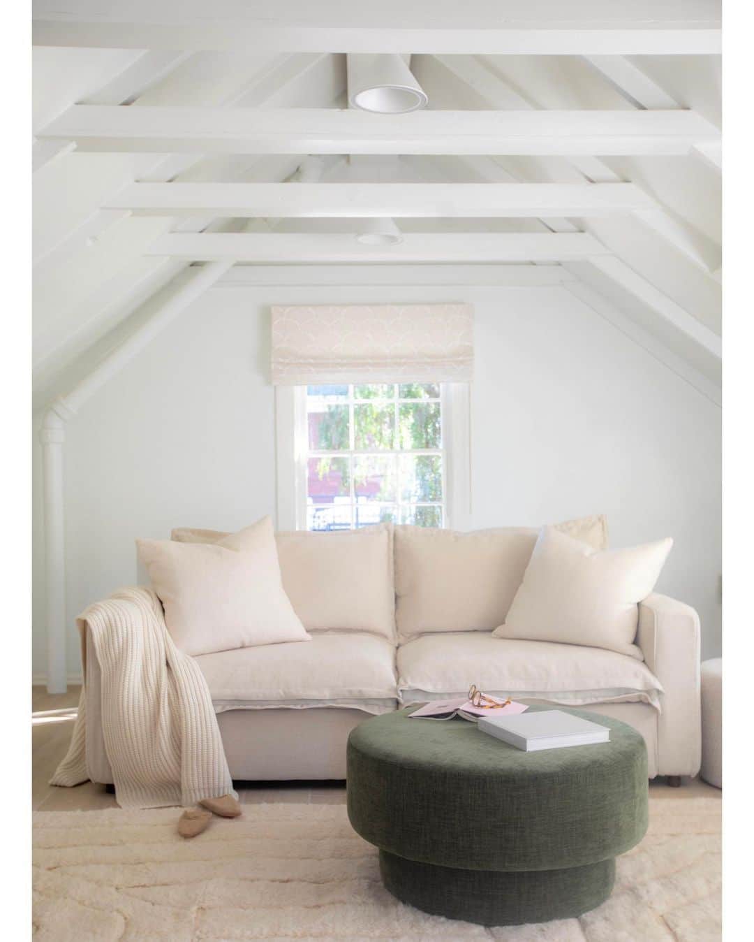 エリン フェザーストンのインスタグラム：「This week I’ll be sharing the before and after journey of my home office. This space required some vision and I couldn’t be happier with how it turned out. Up front and center is my super comfy @stayhomebody sofa where I love to catch a breath when I’m off duty from momming. This sofa is beyond plush and it’s modular design makes it a great investment as you can always add more pieces to evolve your layout over time. Swipe right to see the before pics of this space. Photos by @elizabethmessina」