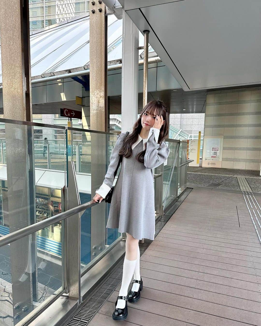 畑美紗起のインスタグラム：「フレンチガーリー🤍🎀  新しいお洋服とシューズをゲットしたよお👗👠  1枚で着やすくてかわいくてお気に入り☺️🤍  ニットワンピだから春まで沢山着れそう…🌸  厚底ローファーも欲しかったんだけど いろんなコーデに合わせやすそうですき🫶🏻  ZOZOTOWNさんよく利用してるけど 2～3日で届くのがありがたいの、🎁  ちなみに初回購入2,000円引きになるみたいだよ！  #ZOZOTOWN  #ZOZOTOWN購入品 #ZOZO活 #PR #畑美紗起」