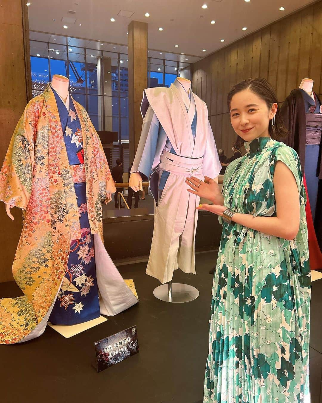 堀田真由さんのインスタグラム写真 - (堀田真由Instagram)「・ 昨夜の大奥ファンミーティングにご来場いただいた 皆様、本当にありがとうございました🐈♡ とても温かな会場の雰囲気からこの作品を 沢山の方が愛してくださっているのだと感じました。 放送を楽しみにしてくださる皆様 あっての今回のファンミーティング✨ 私自身も楽しませていただきましたし、 なんといっても吉宗公　綱吉公とお会いできて幸せでした。  #ドラマ10大奥」3月9日 18時20分 - mayuhotta