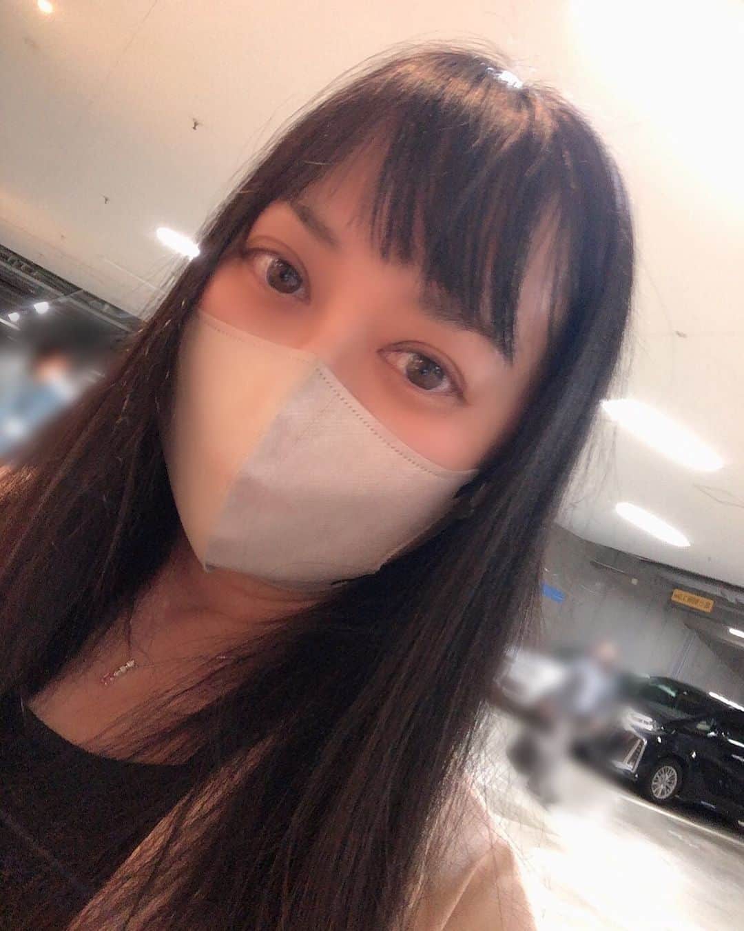 大西結花のインスタグラム：「とあるスタジオ前  暖かな今日は春コートがお目見えしました😊💕  #大西結花 #yuka #yukaonishi #tokyo #japan #japanese #80年代 #80年代アイドル #アラフィフ #50代 #50代ファッション #これからメイク」