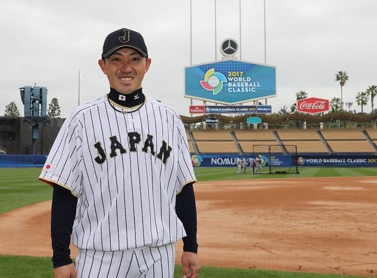 内川聖一のインスタグラム：「いよいよ侍ジャパンの初戦。  頑張れ侍ジャパン。  #内川聖一 #WBC2023 #侍ジャパン #目指せ世界一 #ドジャースタジアム #スライディングキャッチの場所」