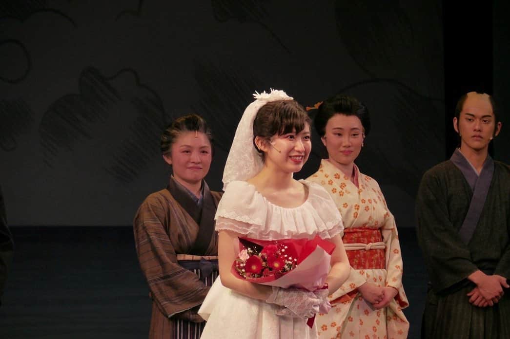 のインスタグラム：「📜3/6 ミュージカル『ジョンマイラブ』 一足先に、千穐楽公演を終えました🌊🌸  この作品に出演した半年間でいっぱい成長できました！  沢山の愛に溢れた坊っちゃん劇場、ジョンマイラブに出会えたことが本当に幸せです。  観に来てくださった皆さん、ありがとうございました！！！  ジョンマイラブの大千穐楽は3/12です。ぜひ劇場へ！！  #ジョンマイラブ #坊っちゃん劇場」