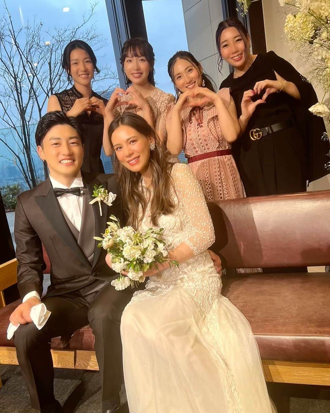 紗綾さんのインスタグラム写真 - (紗綾Instagram)「先日 王様のブランチ リポーター同期 英里子 @ellie__erico の結婚式に出席して来ました👰🏼‍♀️✨  出会って9年。 初々しかった私たちも、結婚して子どもが生まれる歳になりました👶🏼💓  王様のブランチを卒業してからも 定期的に集まっては相談し、情報交換をしてきた同期たち💛  英里子のウェディングドレス姿、 素敵すぎたな〜👰🏼‍♀️💖  私はありさ @arisan_days と、 受付頑張りました🤗  英里子、(ありさも♡) 改めて結婚おめでとう💕」3月9日 18時50分 - saaya_official_